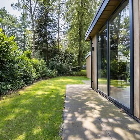 シャレー Modern Op De Veluwe