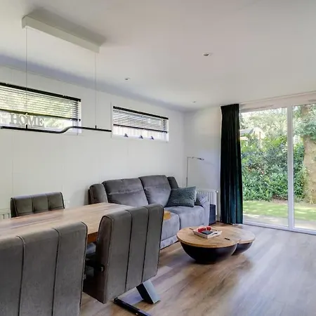 Modern Op De Veluwe Chalet
