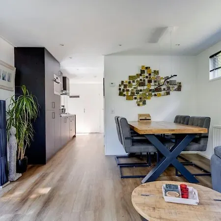 Modern Op De Veluwe Chalet *